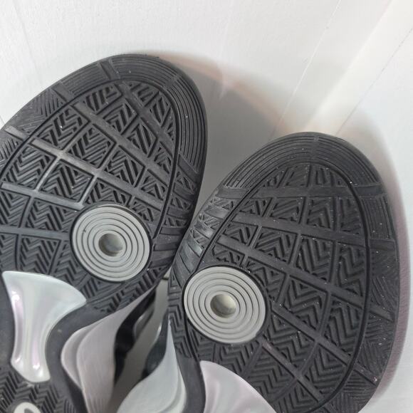 Nike Zoom 10.5 Volly Hyperspike volleyball Shoes BlacknSilver logo accent Active - Picture 7 of 14